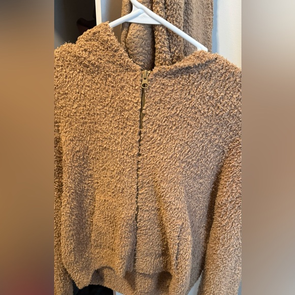 Skims cozy knit drawstring legging(l/xl), zip up hoodie (l/xl) &tank set(2x/3x) - Picture 3 of 11